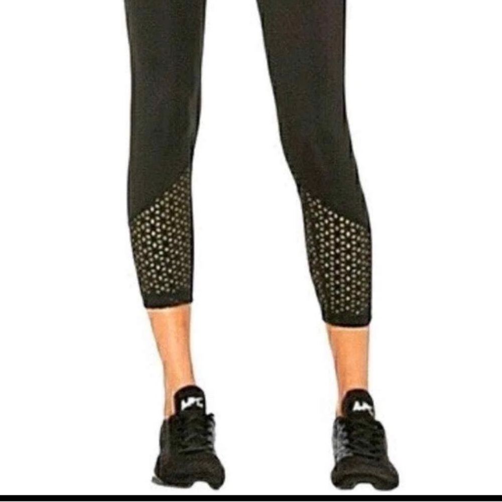 Beyond Yoga Women’s Small Black Perfect Angles Perforated Ankle Leggings - Picture 11 of 11